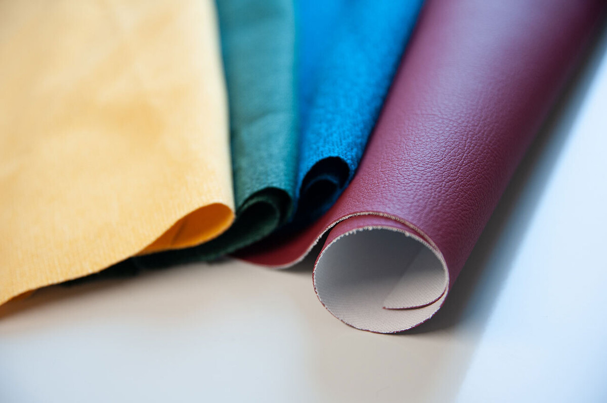 Testing offer: depiction of coloured fabrics